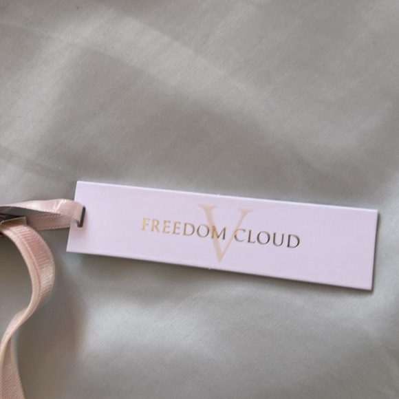 NWT VICTORIA SECRET FREEDOM V LOVE CLOUD BRA - Picture 2 of 5